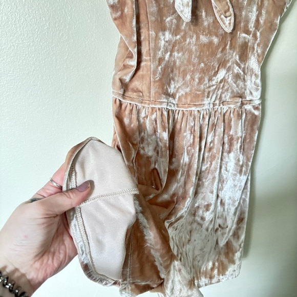 Hollister | Velvet Romper in Gold Blush | Size XS - Picture 9 of 11
